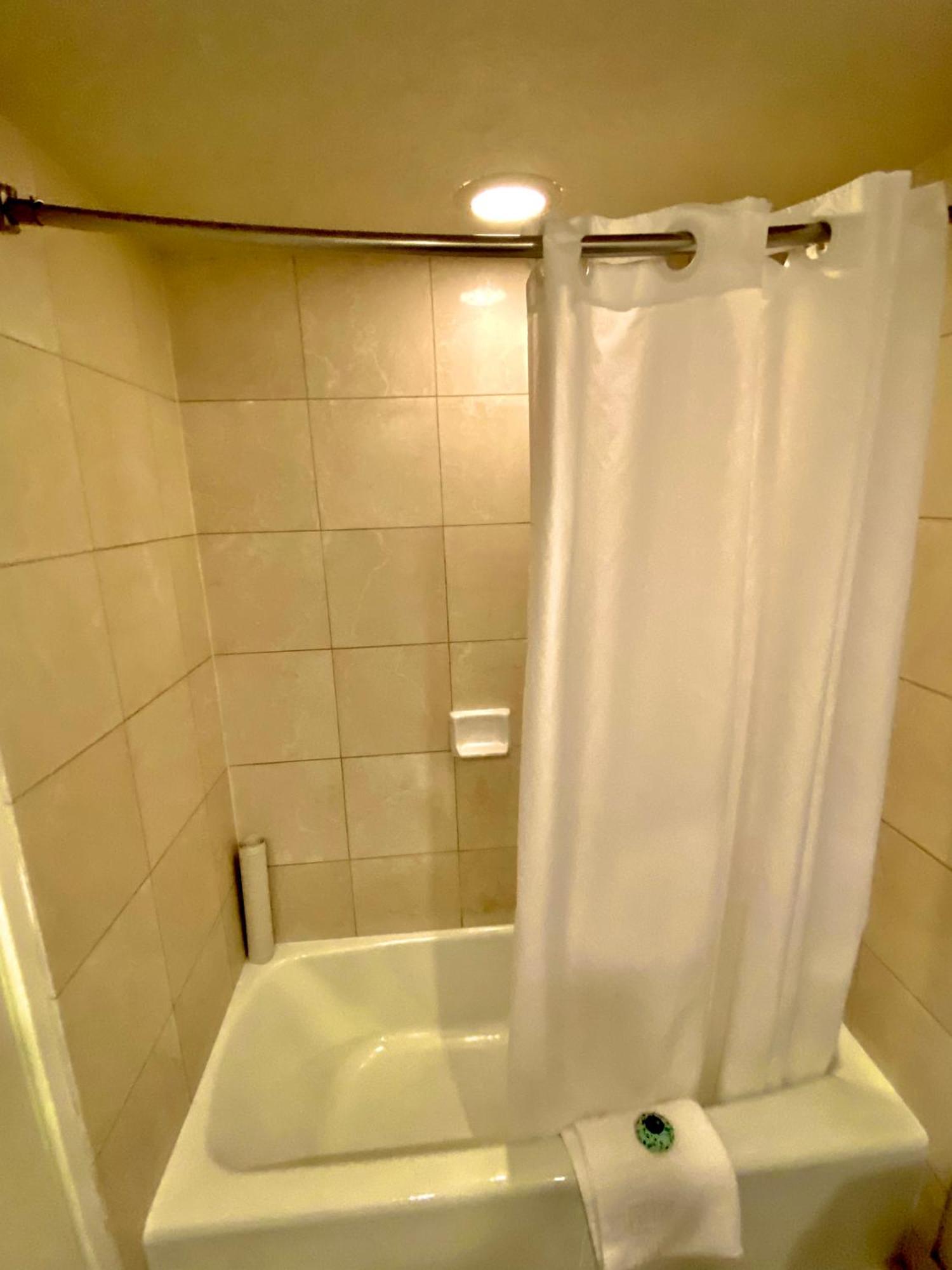 Cozy Studio With Free Parking In Waikiki Гонолулу Екстер'єр фото